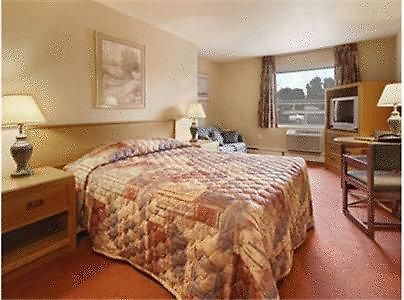 Super 8 By Wyndham Kingston Quarto foto
